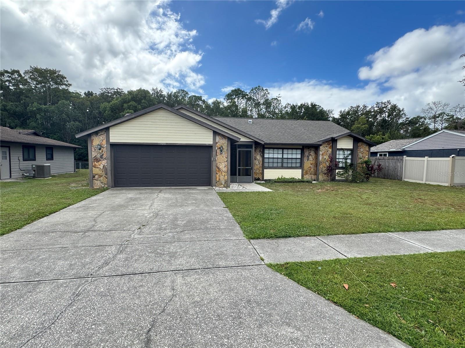 LAKEWOOD ESTATES - Residential Lease