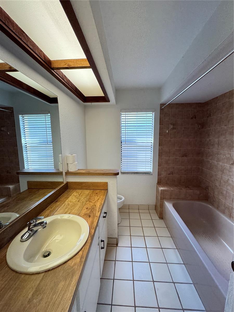 LAKEWOOD ESTATES - Residential Lease
