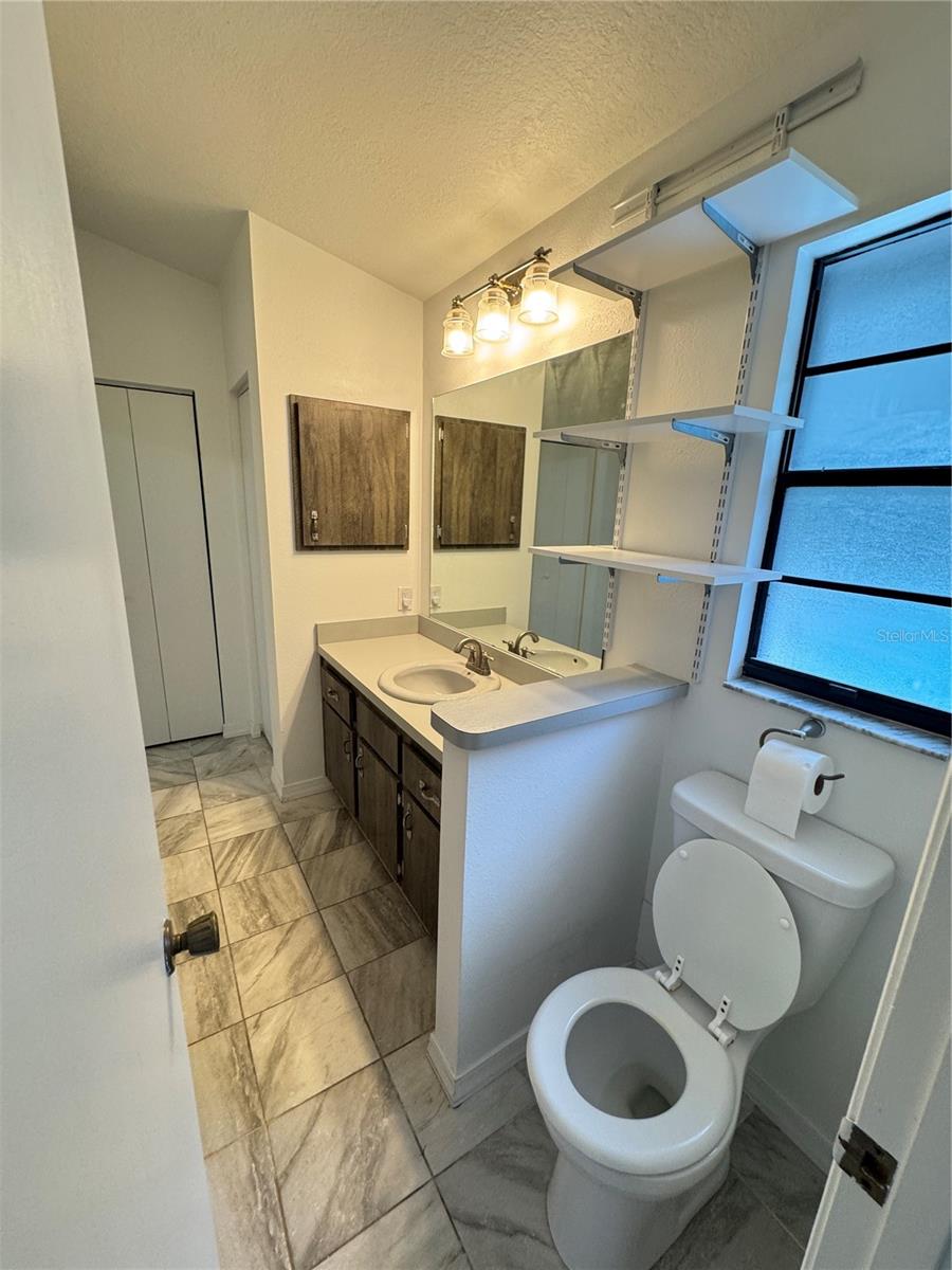 LAKEWOOD ESTATES - Residential Lease