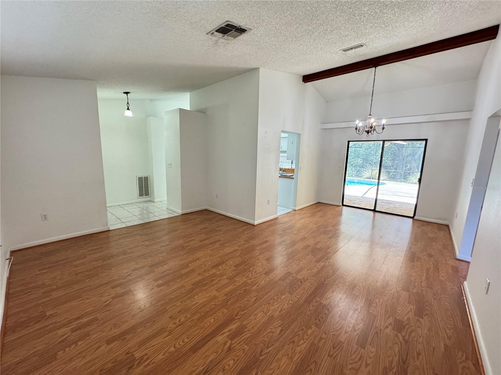 LAKEWOOD ESTATES - Residential Lease