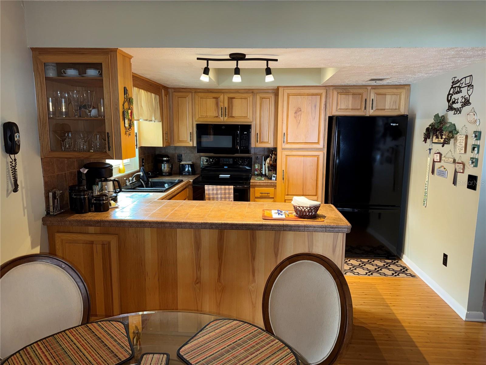 PRESIDENTIAL MANOR - Residential