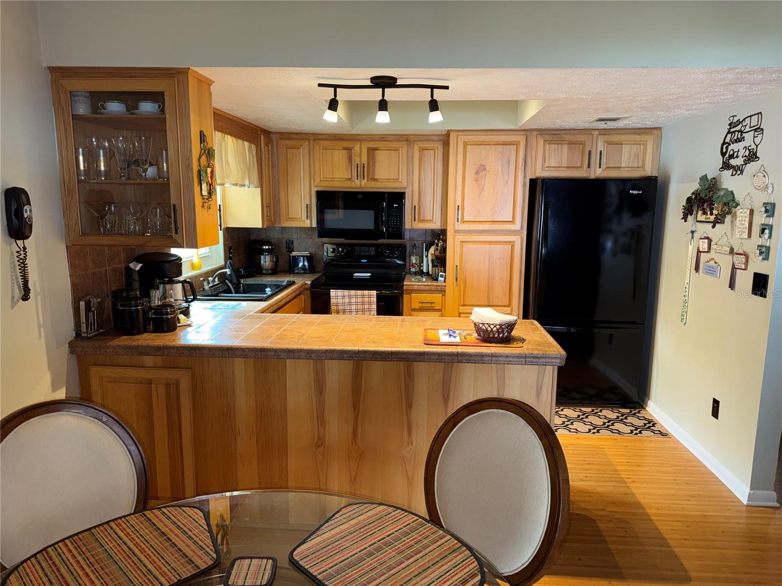 PRESIDENTIAL MANOR - Residential