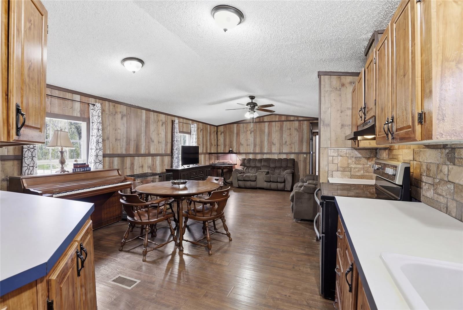 FLORIDA OAK FOREST - Residential