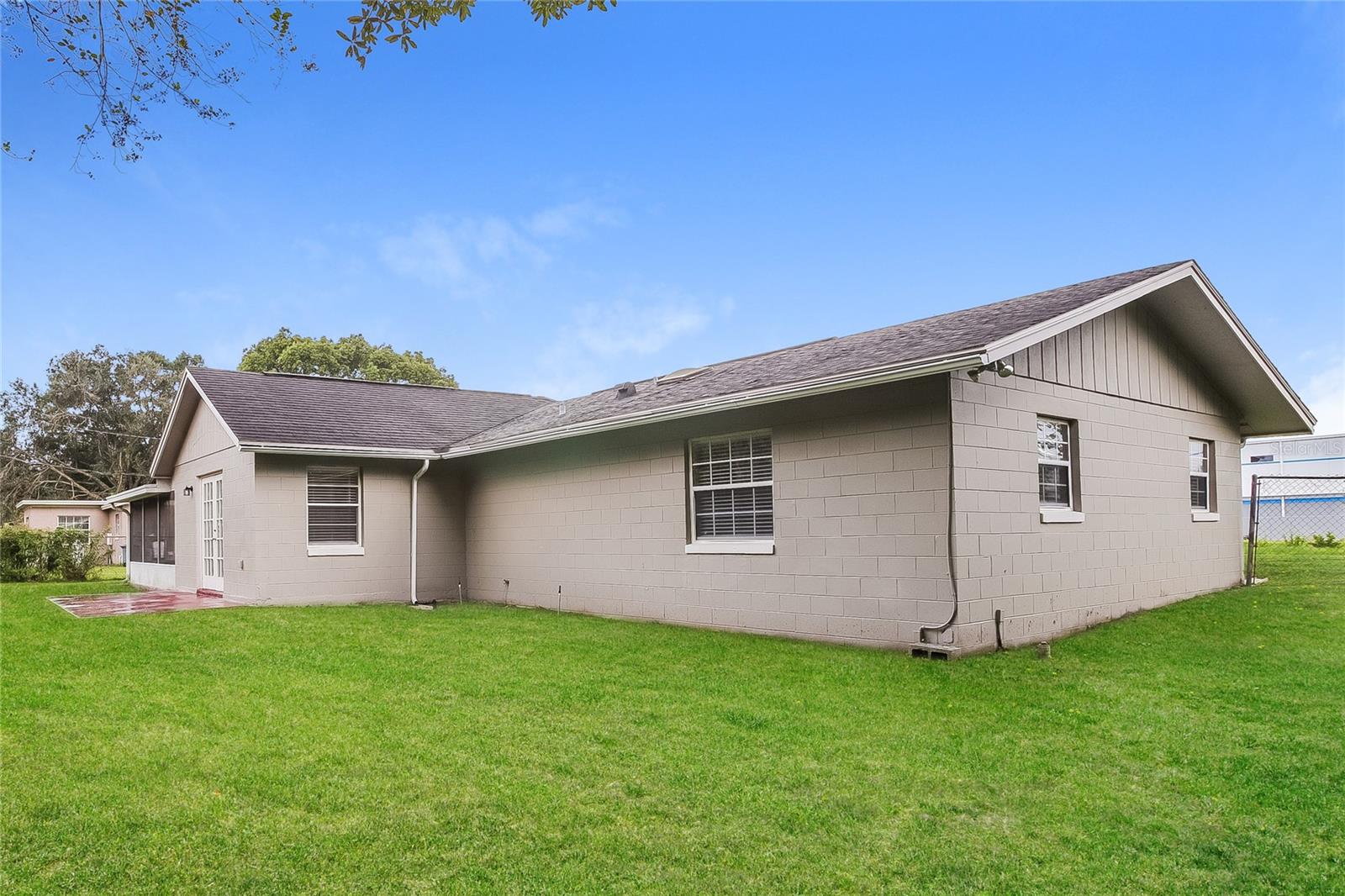 LOCKHARTS SUB 1ST ADD - Residential Lease