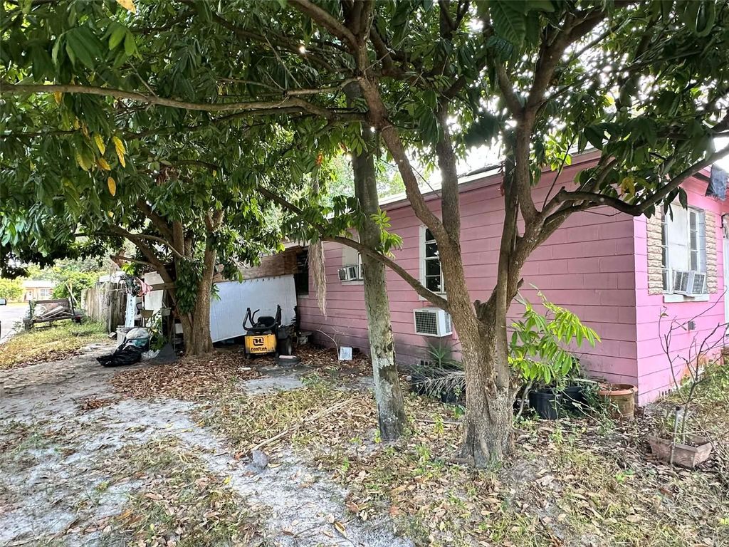 Photo of 2000 27th Avenue N, St Petersburg, FL 33713 (MLS # TB8454302)