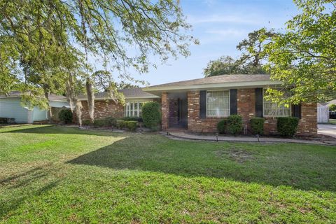 Photo of 480 Raymond Avenue, Longwood, FL 32750 (MLS # O6402148)