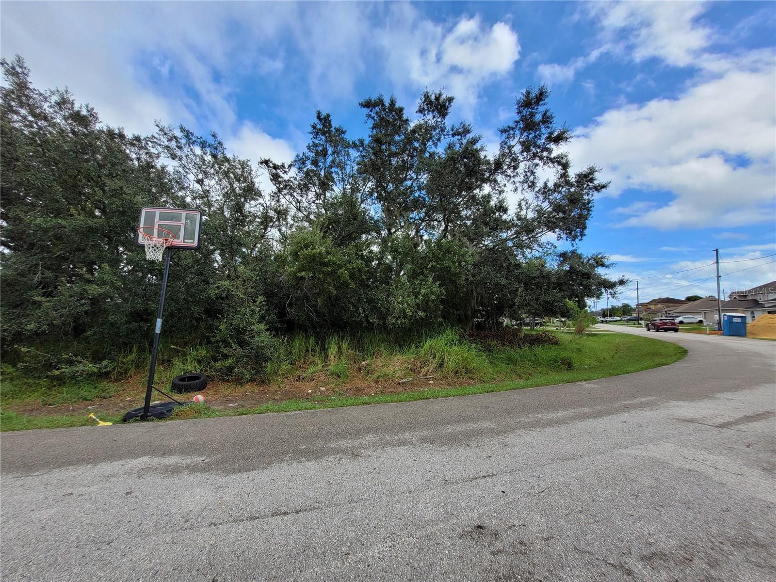 1946 MANATEE CT