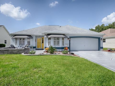 A home in LADY LAKE