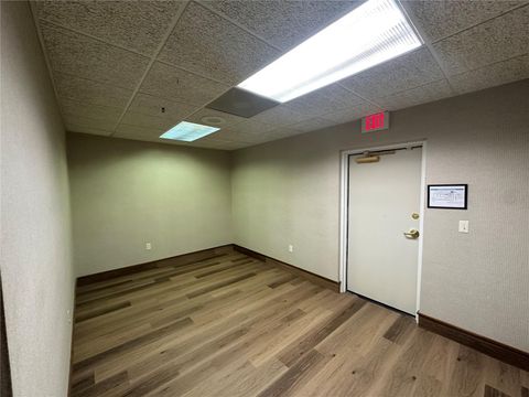 Tiny photo for 640 S Lake Street, Leesburg, FL 34748 (MLS # G5101981)