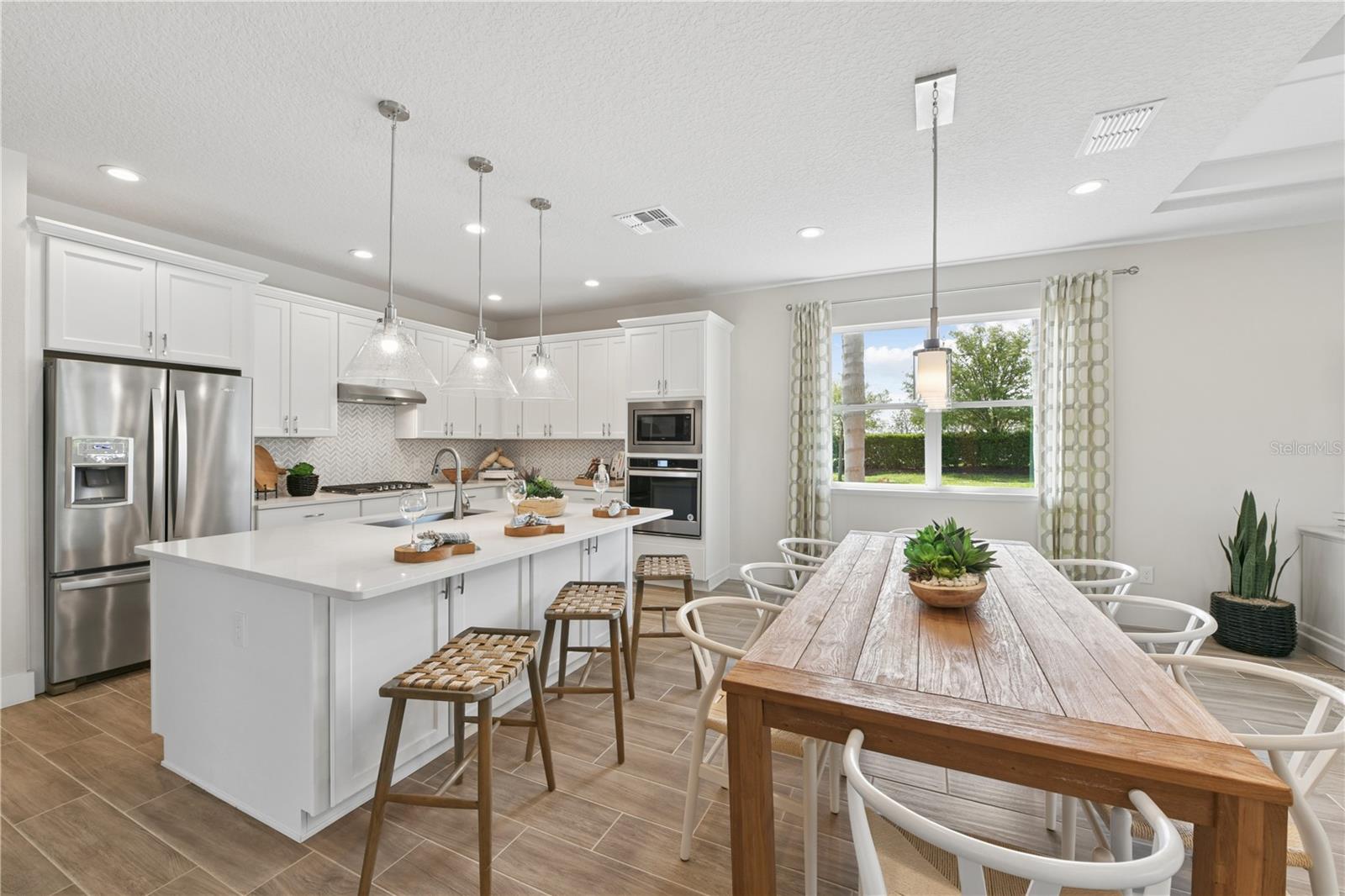 OAKS AT KELLY PARK - Residential