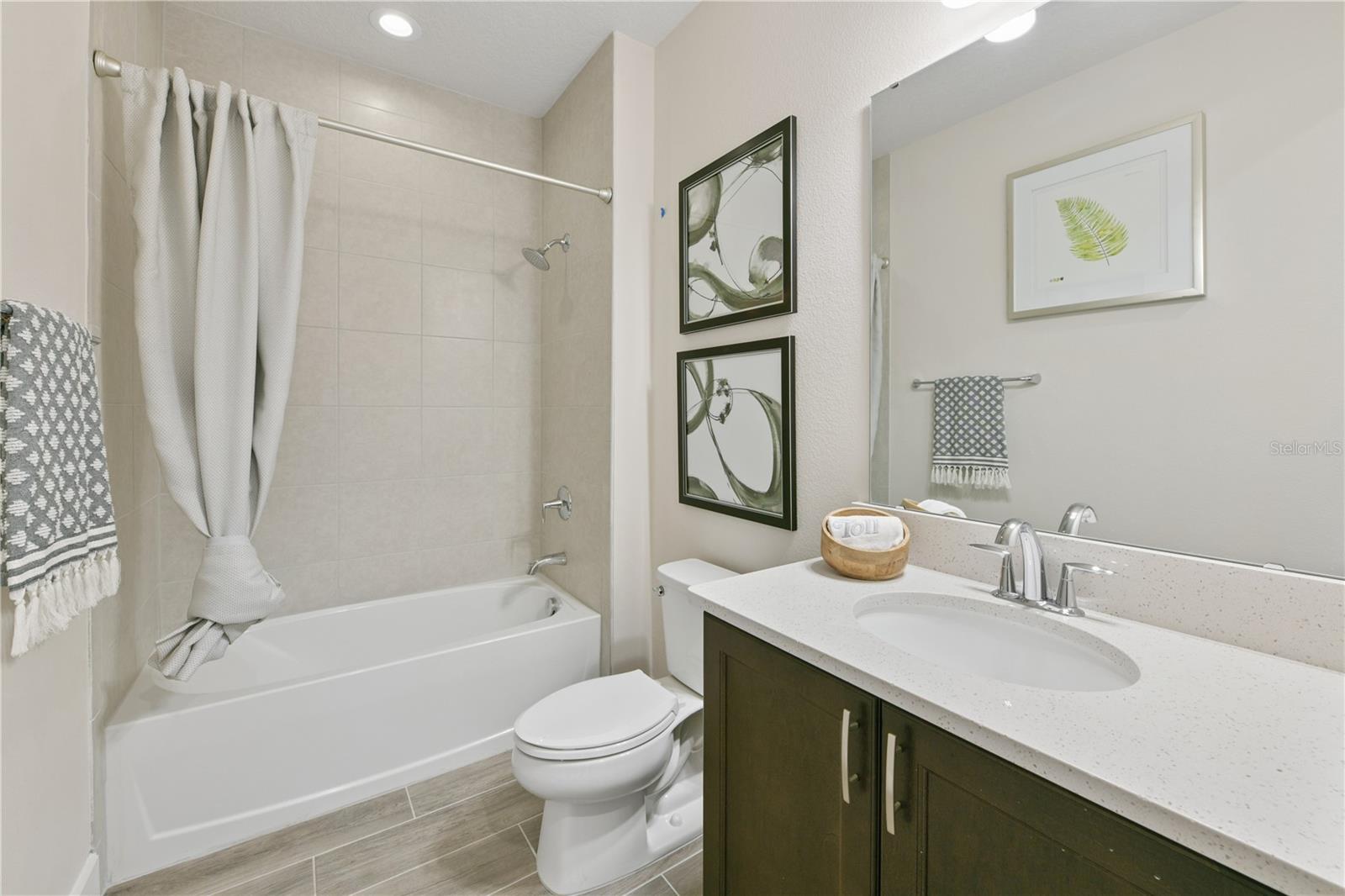 OAKS AT KELLY PARK - Residential