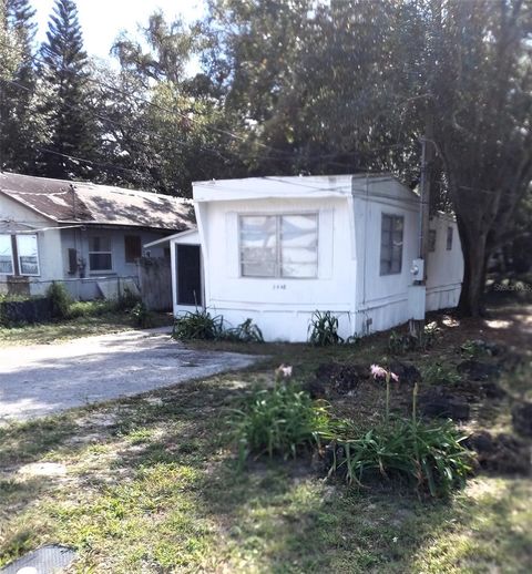 A home in WINTER HAVEN