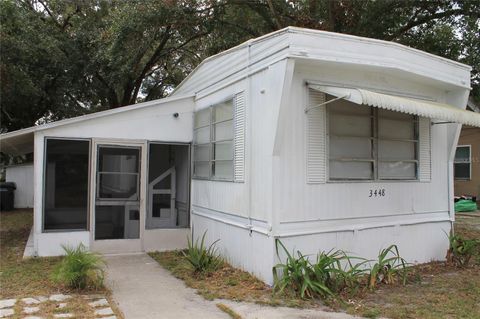 A home in WINTER HAVEN