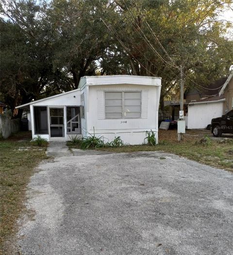 A home in WINTER HAVEN