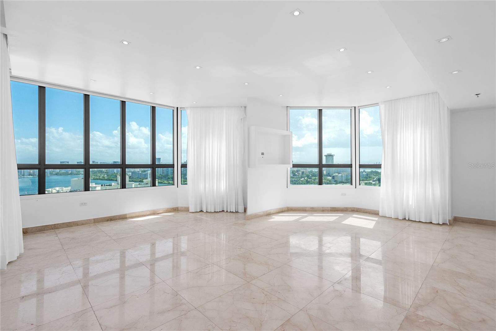 CARIBE PLAZA - Residential