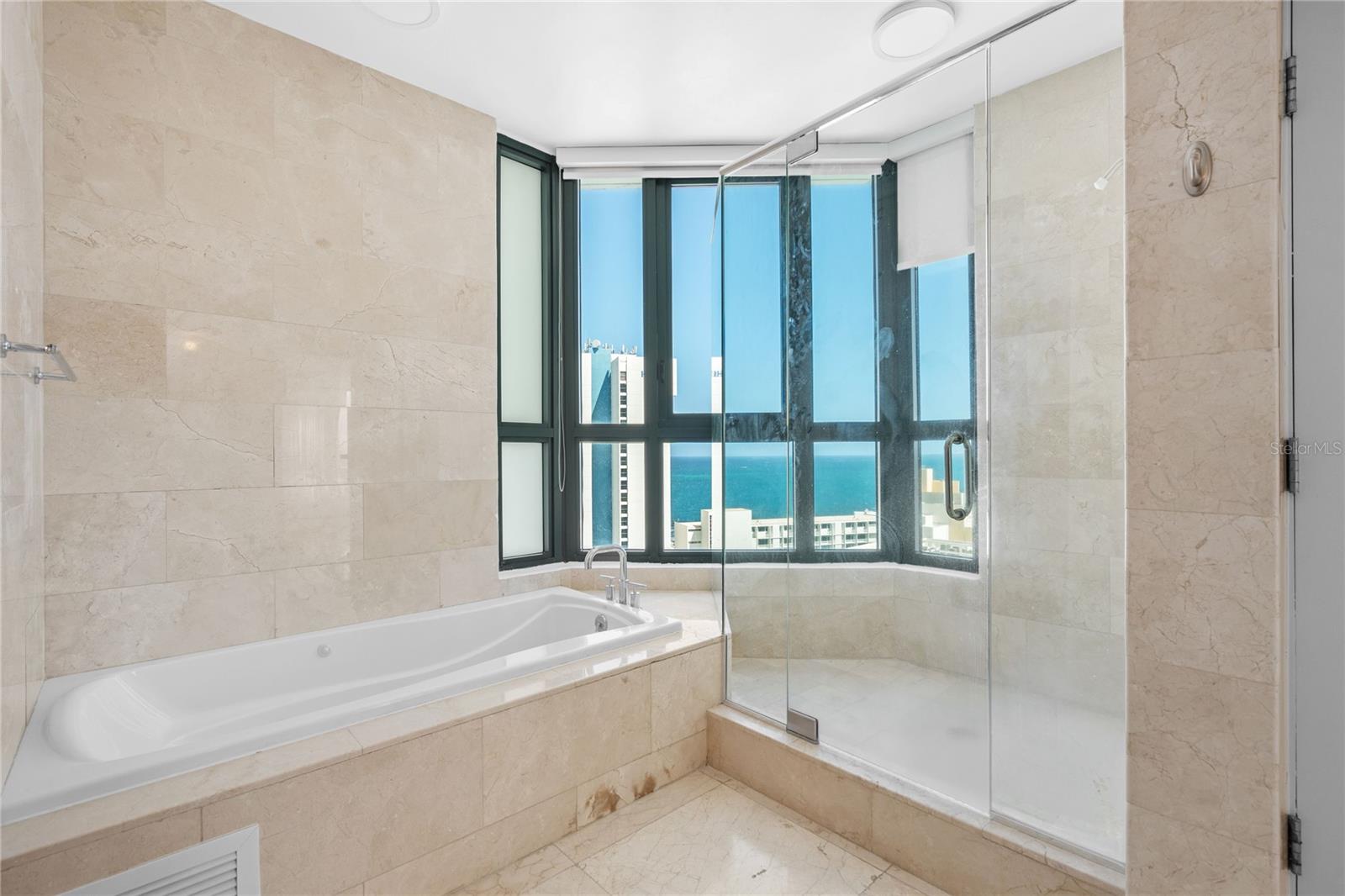 CARIBE PLAZA - Residential