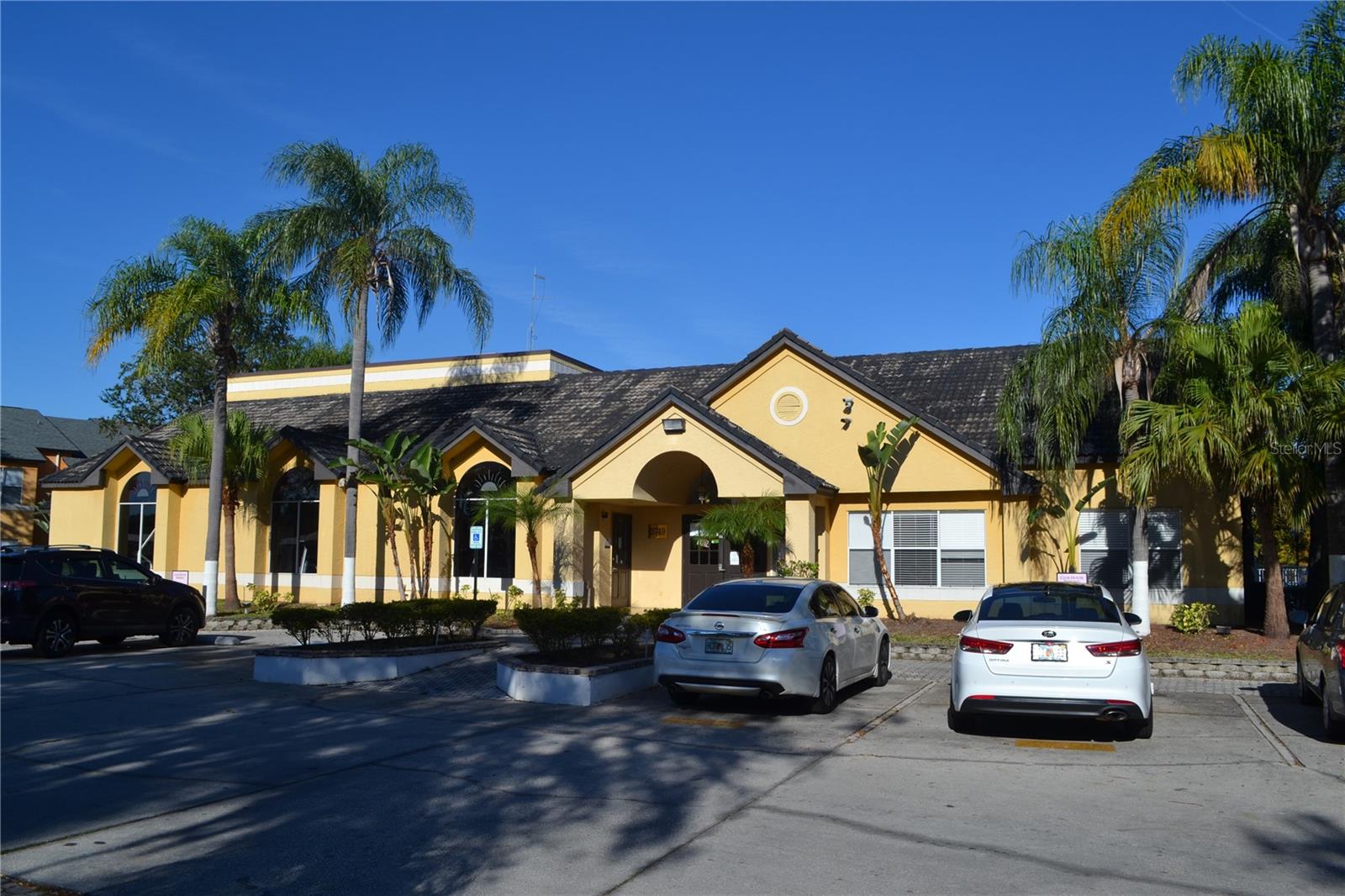 VENETIAN PLACE - Residential