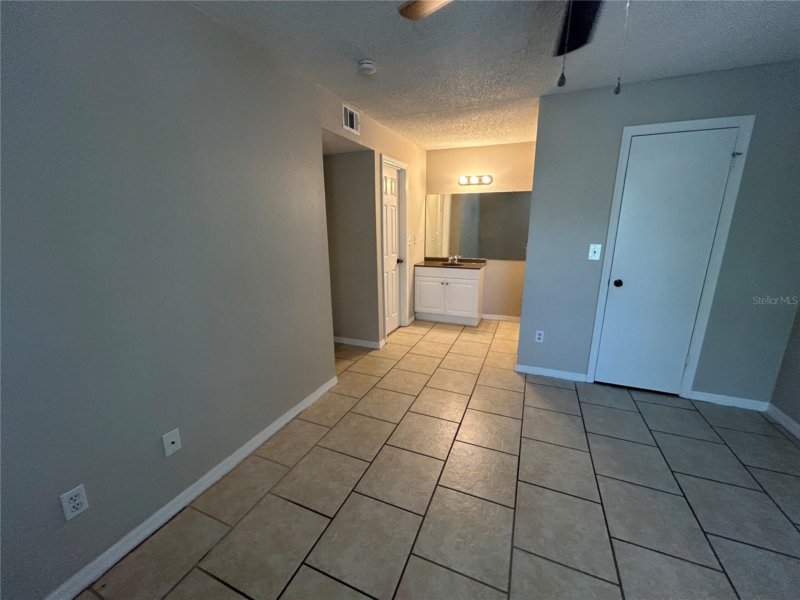VENETIAN PLACE - Residential