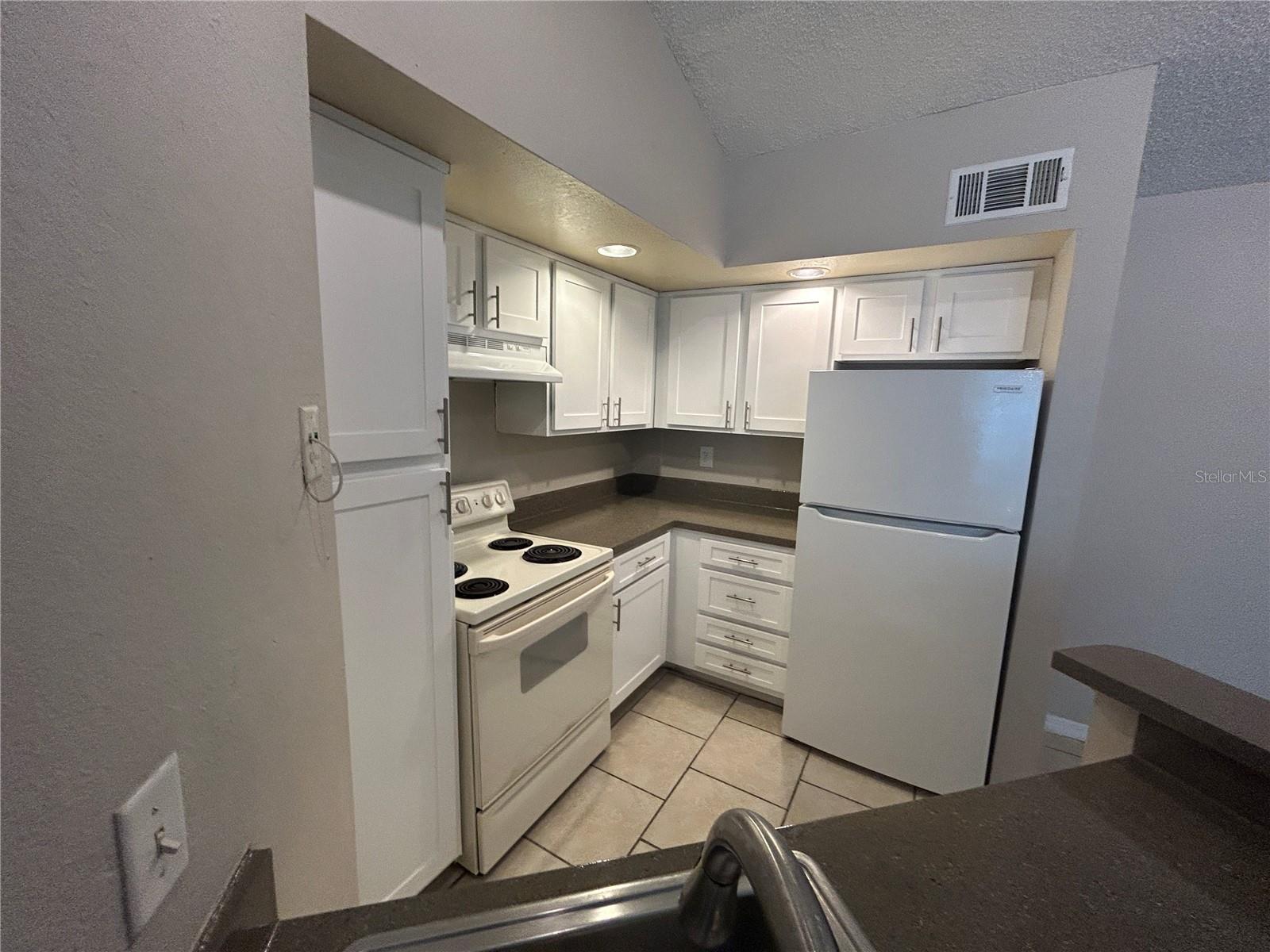 VENETIAN PLACE - Residential