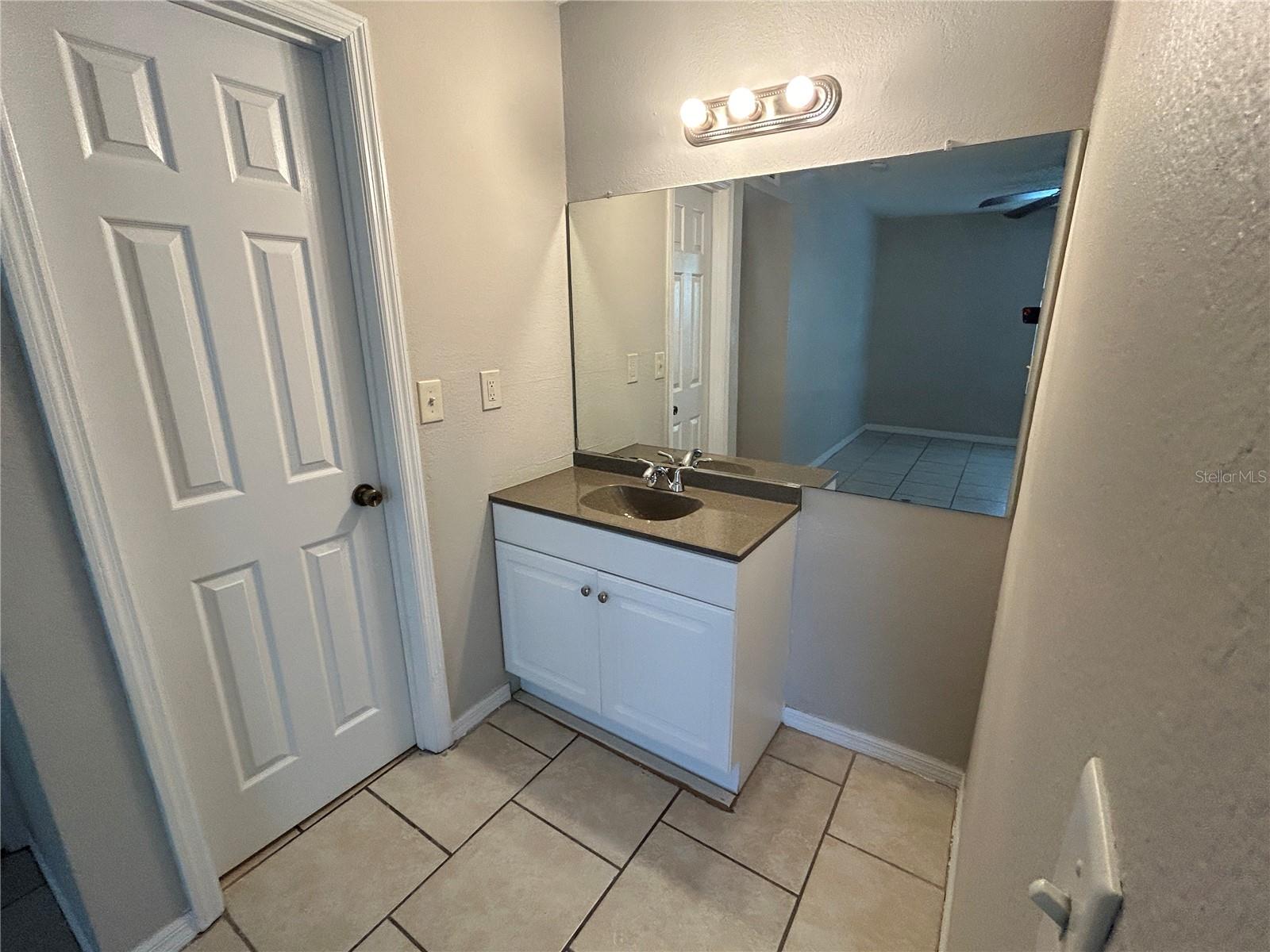 VENETIAN PLACE - Residential