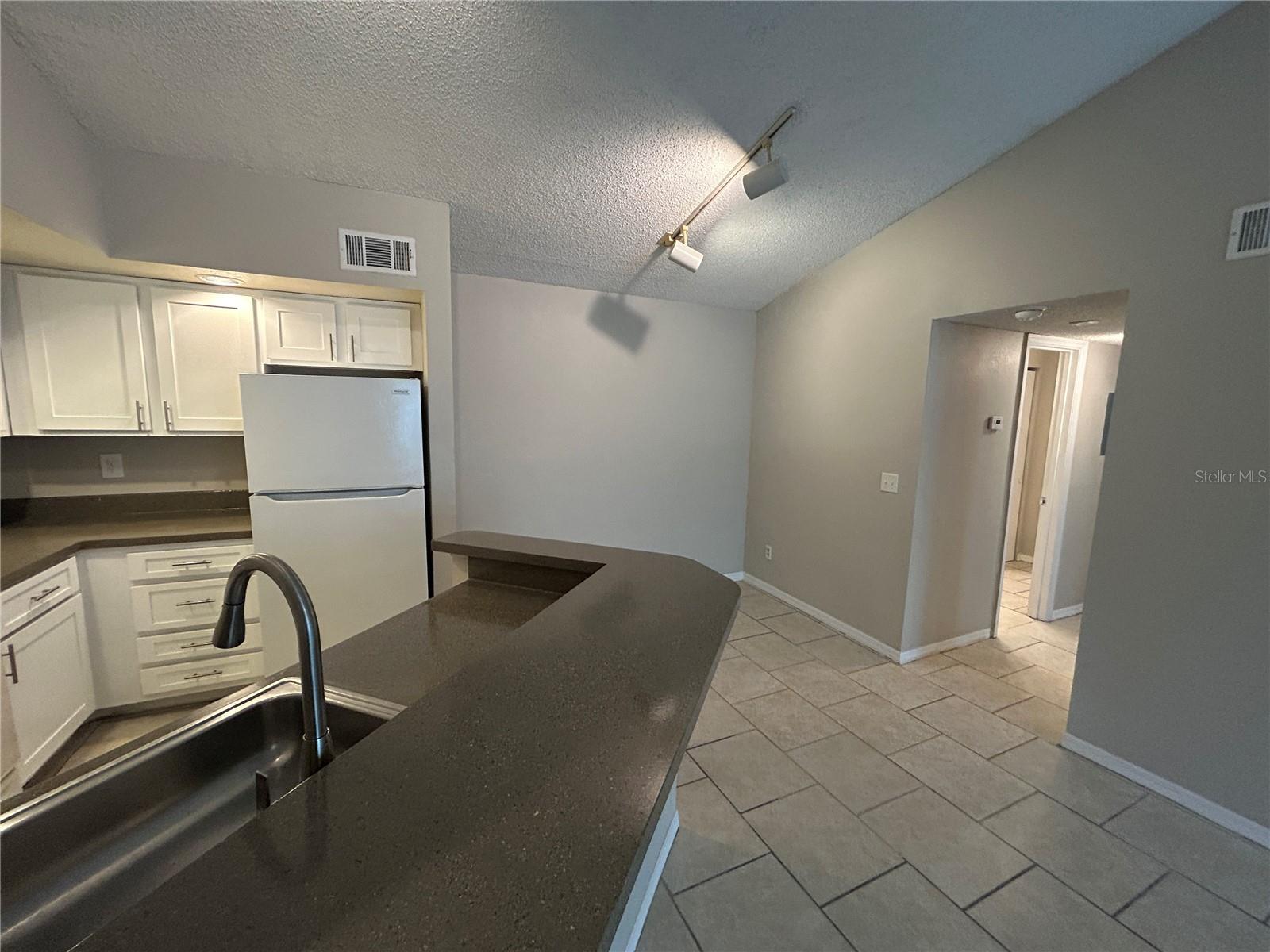 VENETIAN PLACE - Residential
