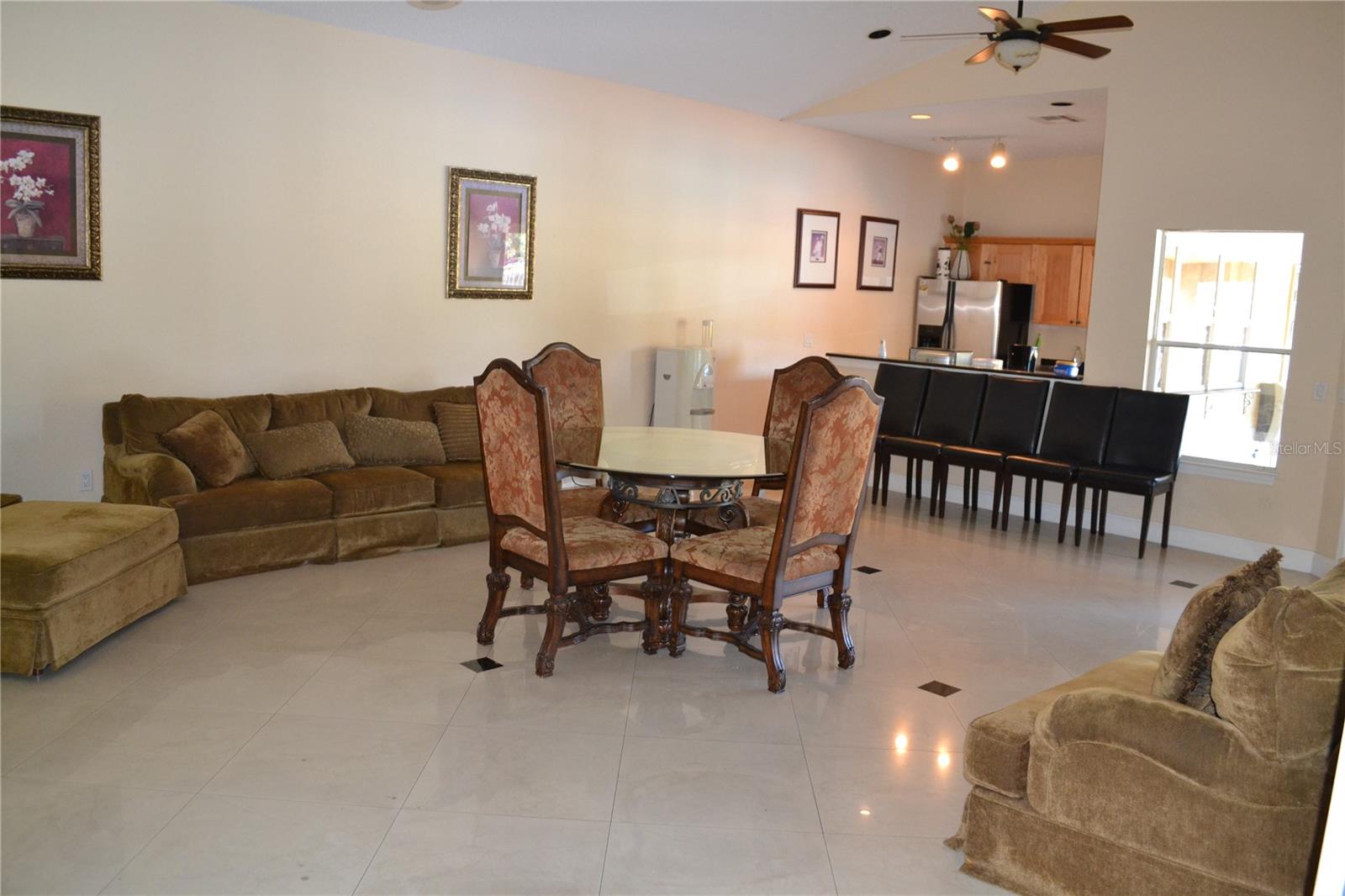 VENETIAN PLACE - Residential