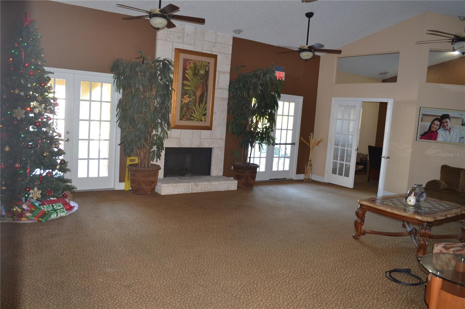 VENETIAN PLACE - Residential