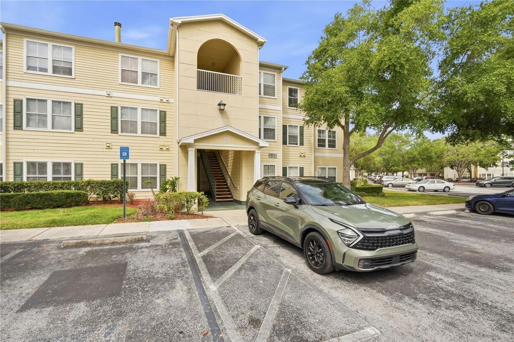 Photo of 18125 Sterling Gate Circle #18125, Tampa, FL 33647 (MLS # TB8479991)