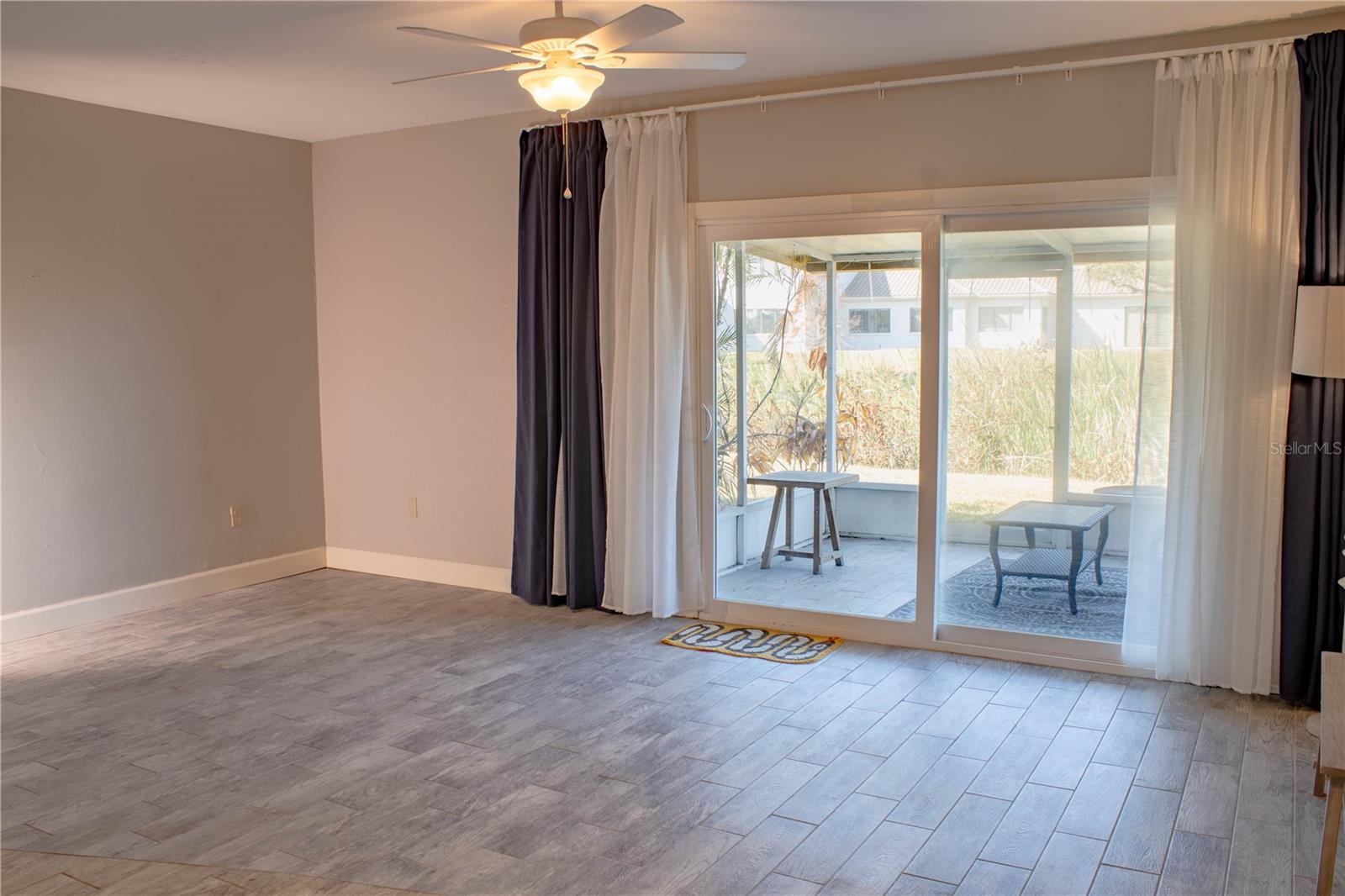 LAKE BENTLEY SHORES CONDO PH 01 - Residential