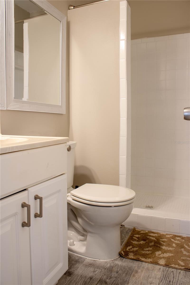 LAKE BENTLEY SHORES CONDO PH 01 - Residential