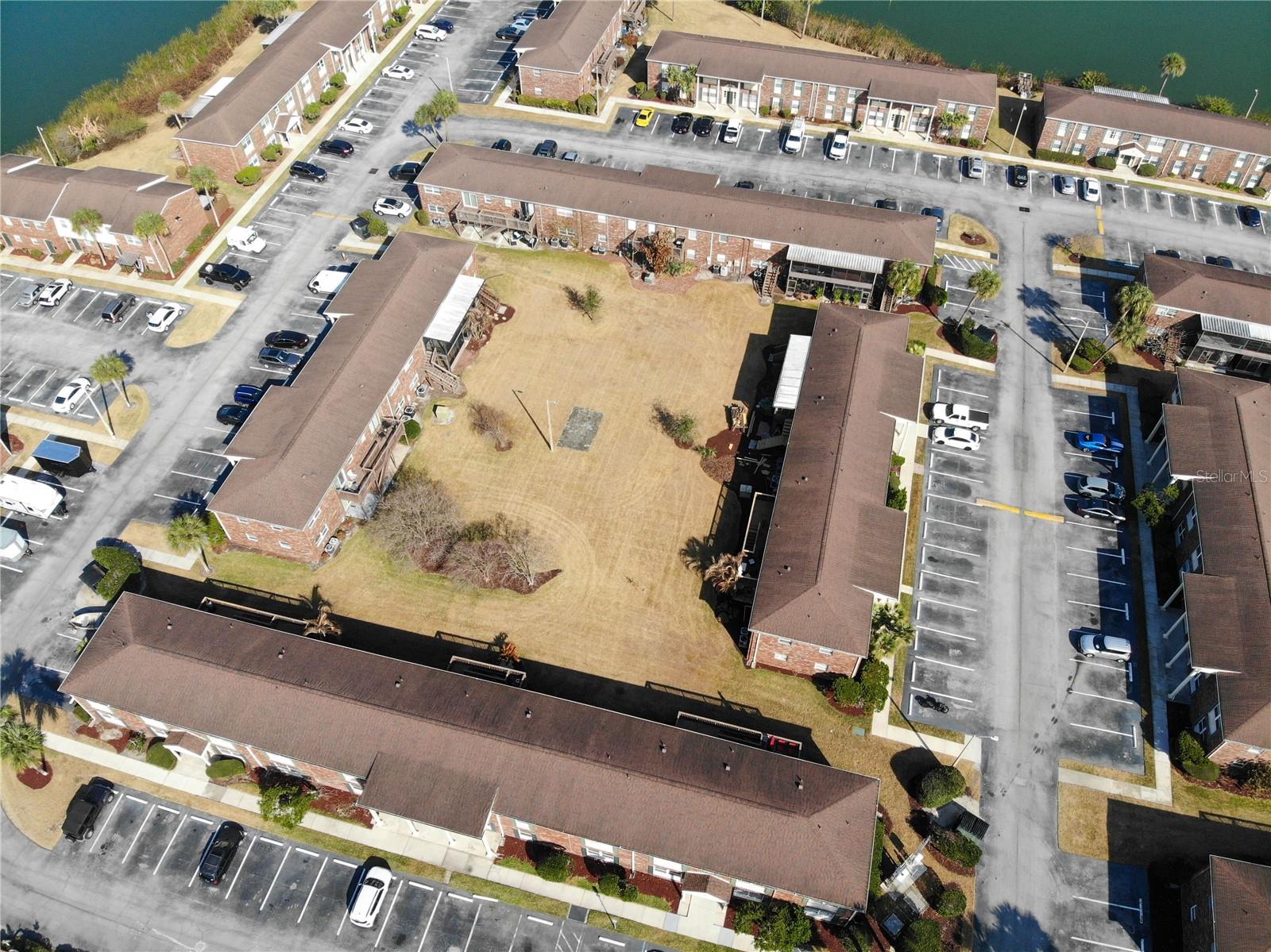 LAKE BENTLEY SHORES CONDO PH 01 - Residential