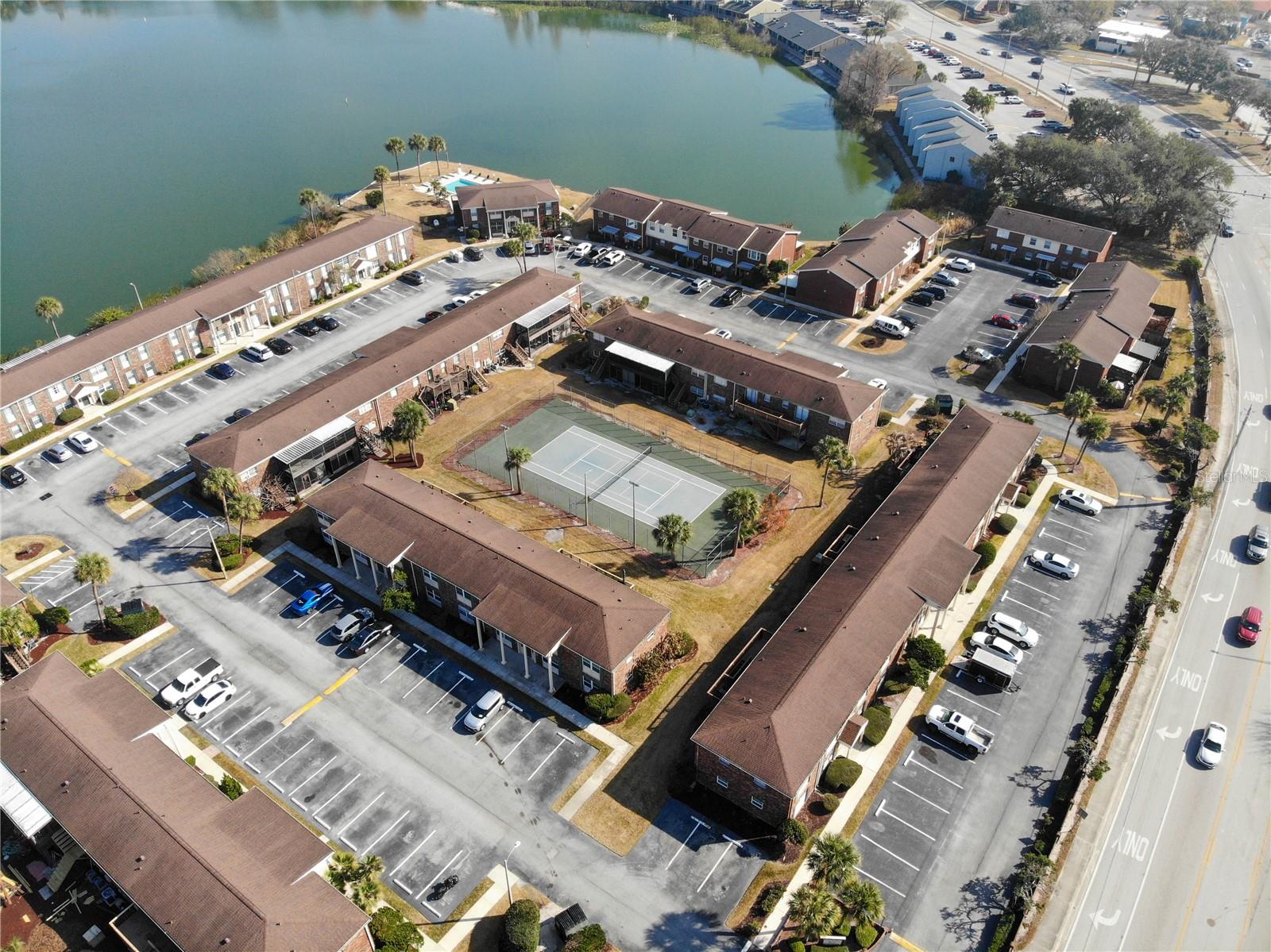 LAKE BENTLEY SHORES CONDO PH 01 - Residential