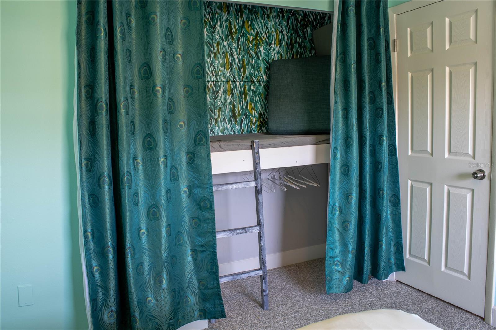 LAKE BENTLEY SHORES CONDO PH 01 - Residential