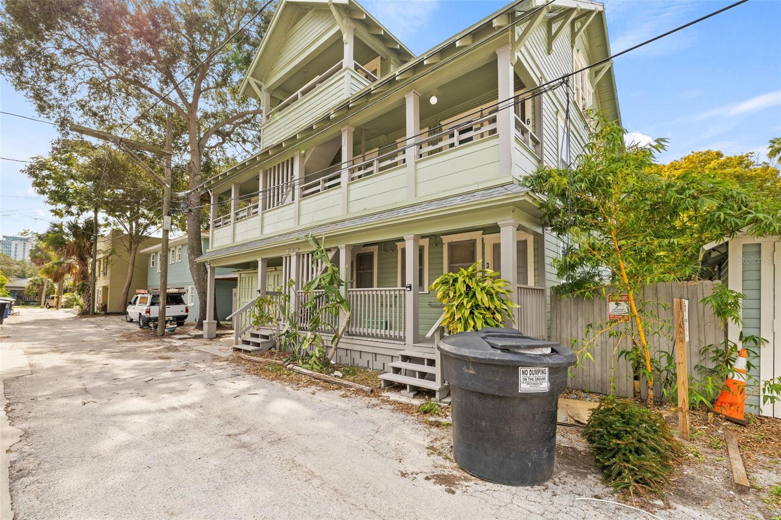 725 8TH STREET N