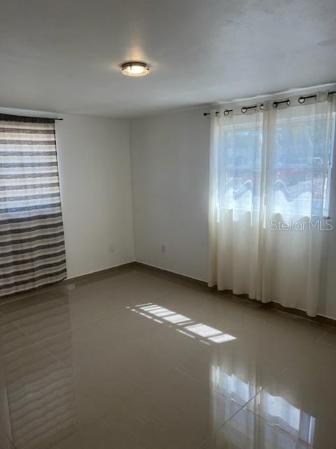 BEACON SQUARE - Residential Lease