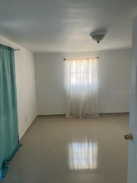 BEACON SQUARE - Residential Lease