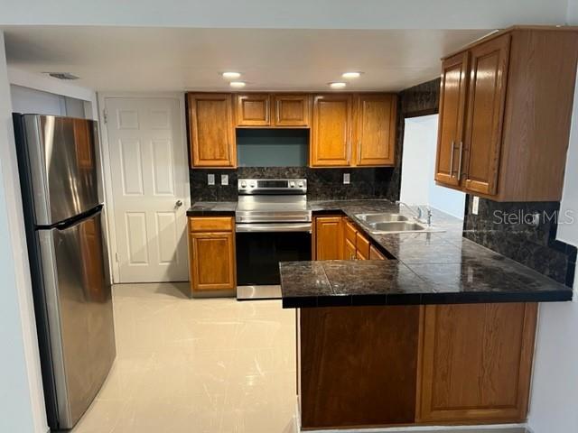 BEACON SQUARE - Residential Lease