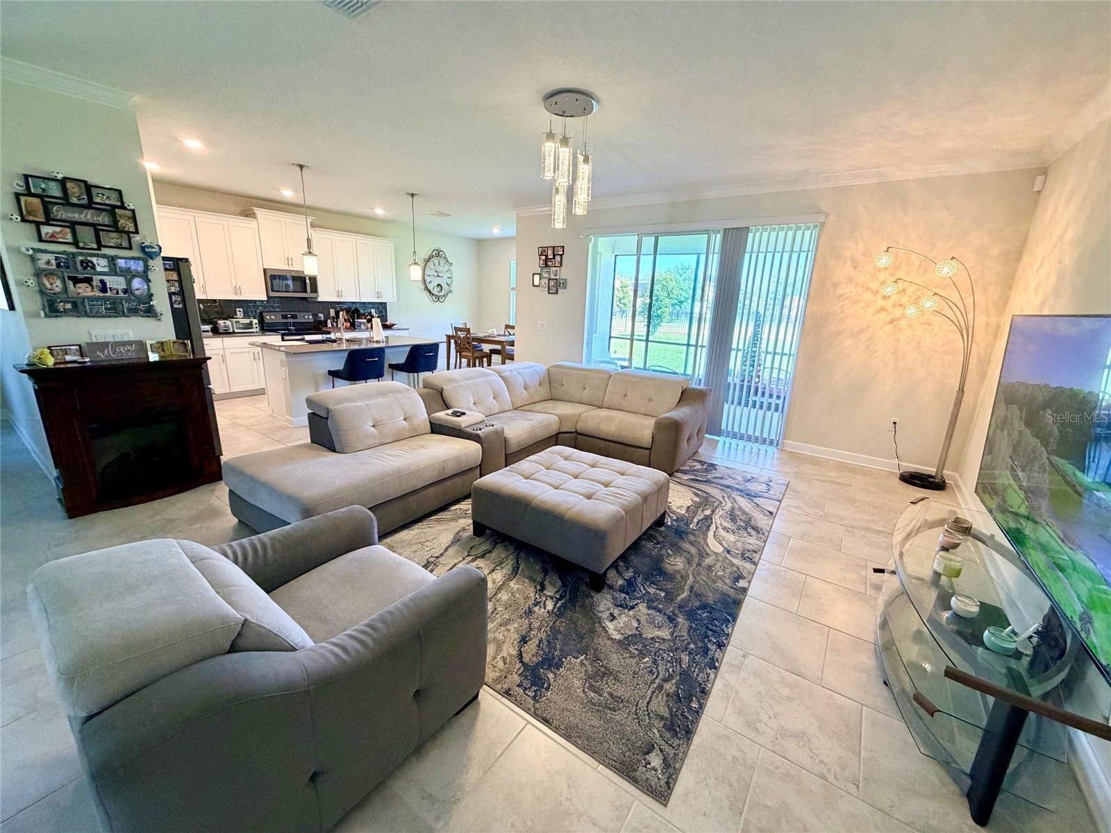 2572 CAMDEN PARK CIRCLE
