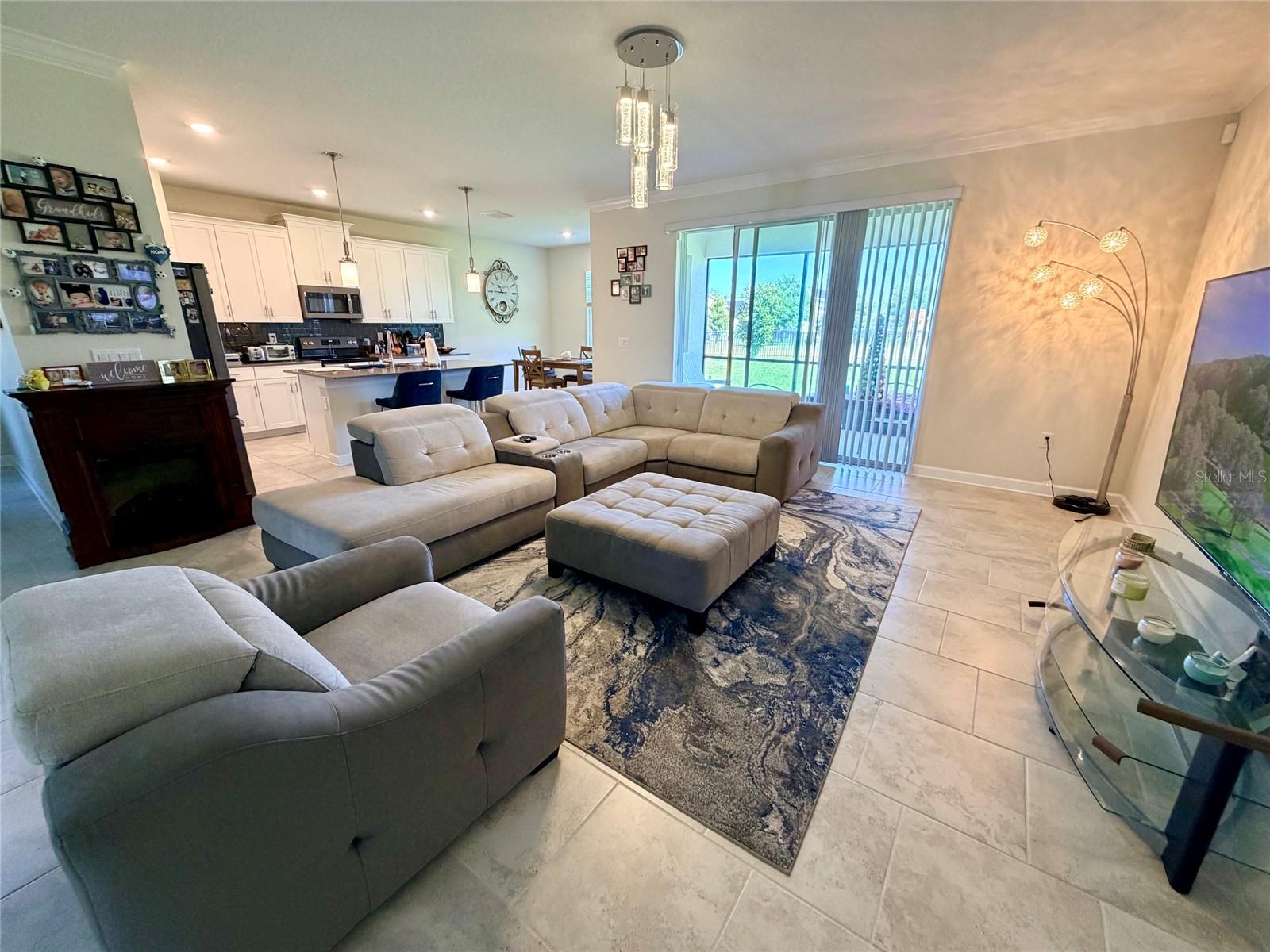 2572 CAMDEN PARK CIRCLE