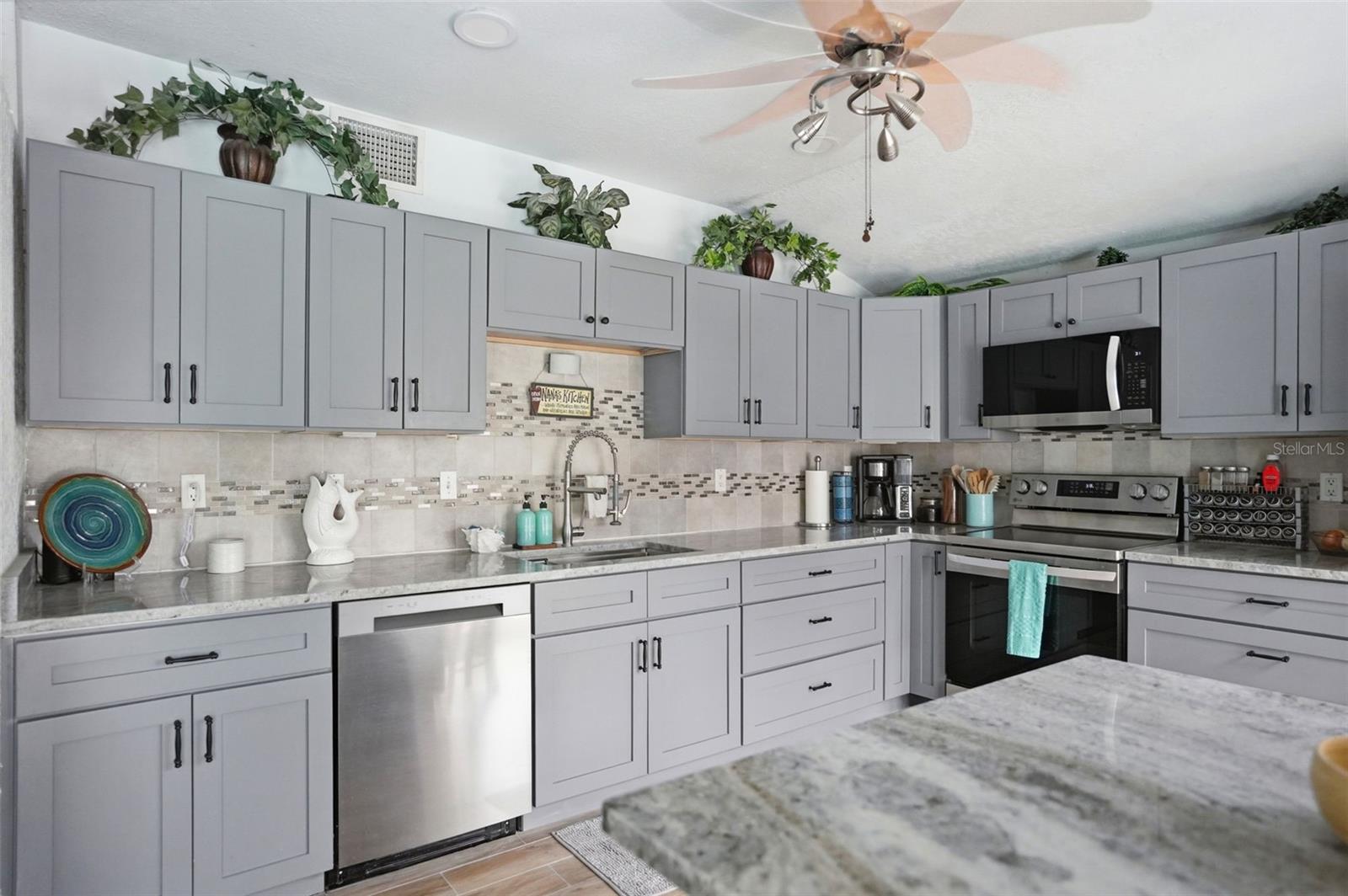 RIVIERA ESTATES - Residential