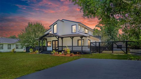 A home in FORT PIERCE