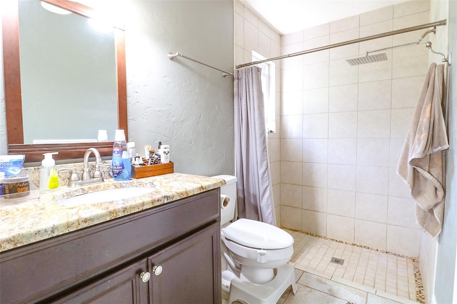 PALM VIEW ESTATES ADD 3 - Residential Lease