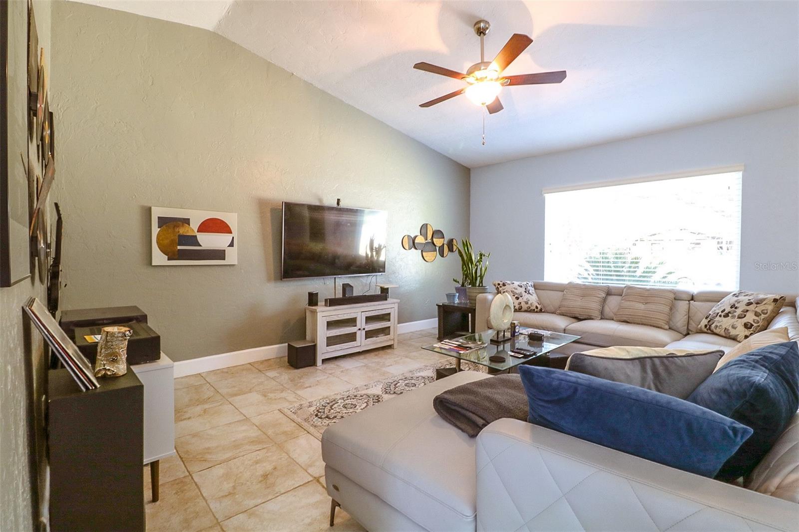 PALM VIEW ESTATES ADD 3 - Residential Lease