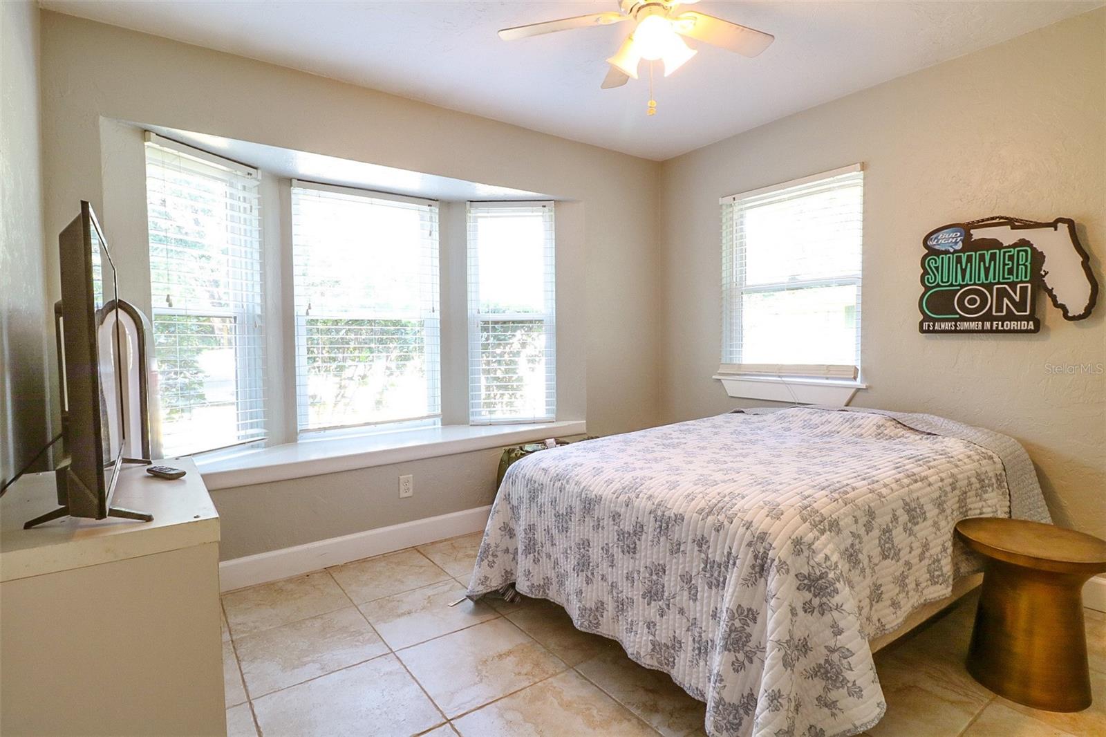 PALM VIEW ESTATES ADD 3 - Residential Lease