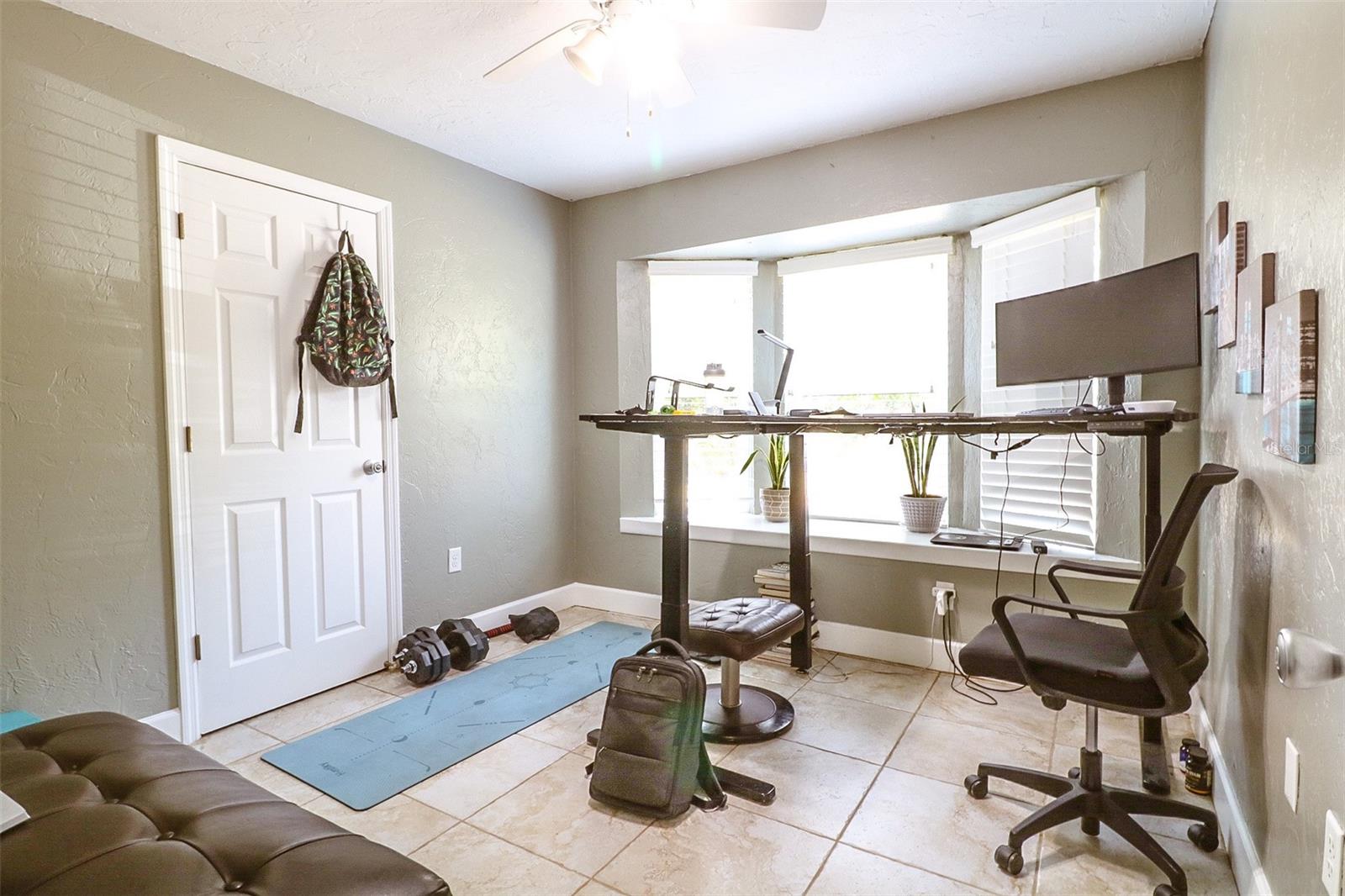 PALM VIEW ESTATES ADD 3 - Residential Lease