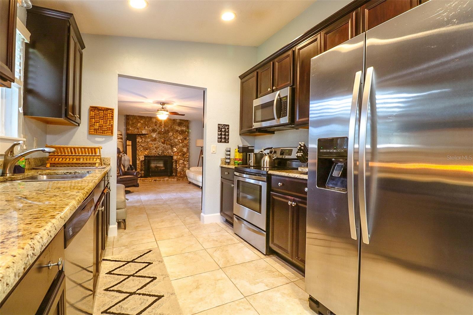 PALM VIEW ESTATES ADD 3 - Residential Lease