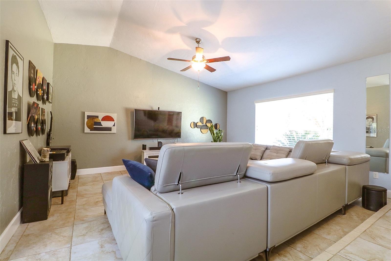 PALM VIEW ESTATES ADD 3 - Residential Lease