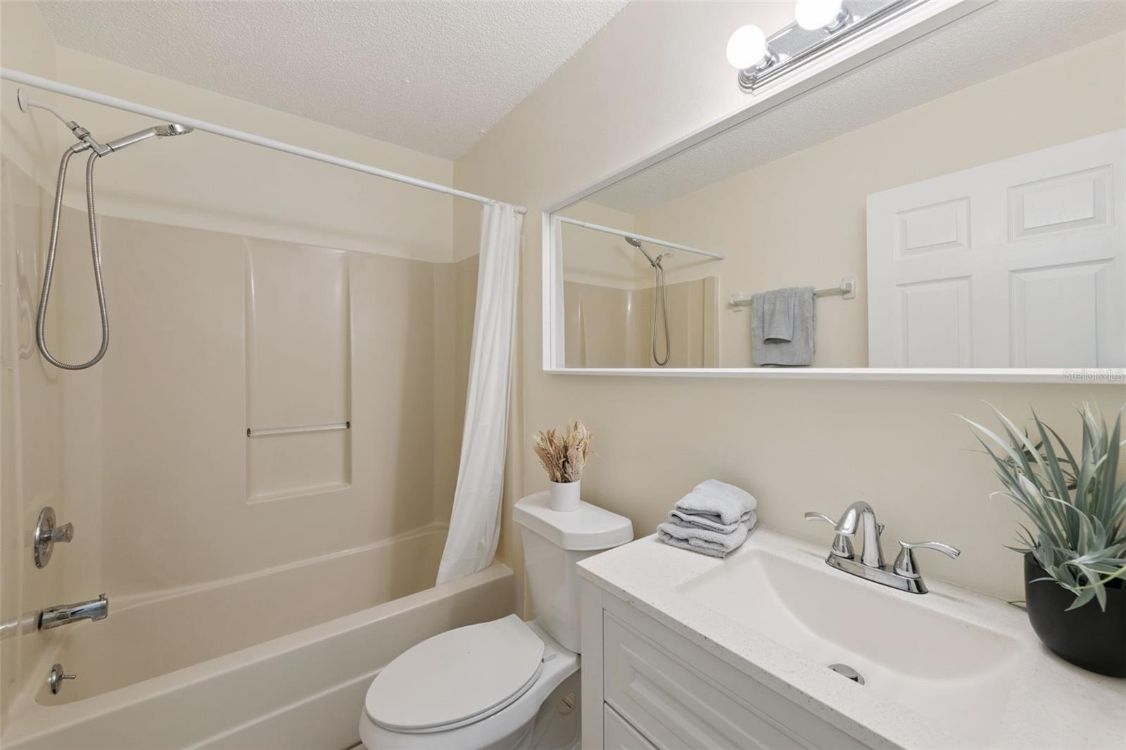 MINNEOLA RIDGECREST SUB - Residential Lease