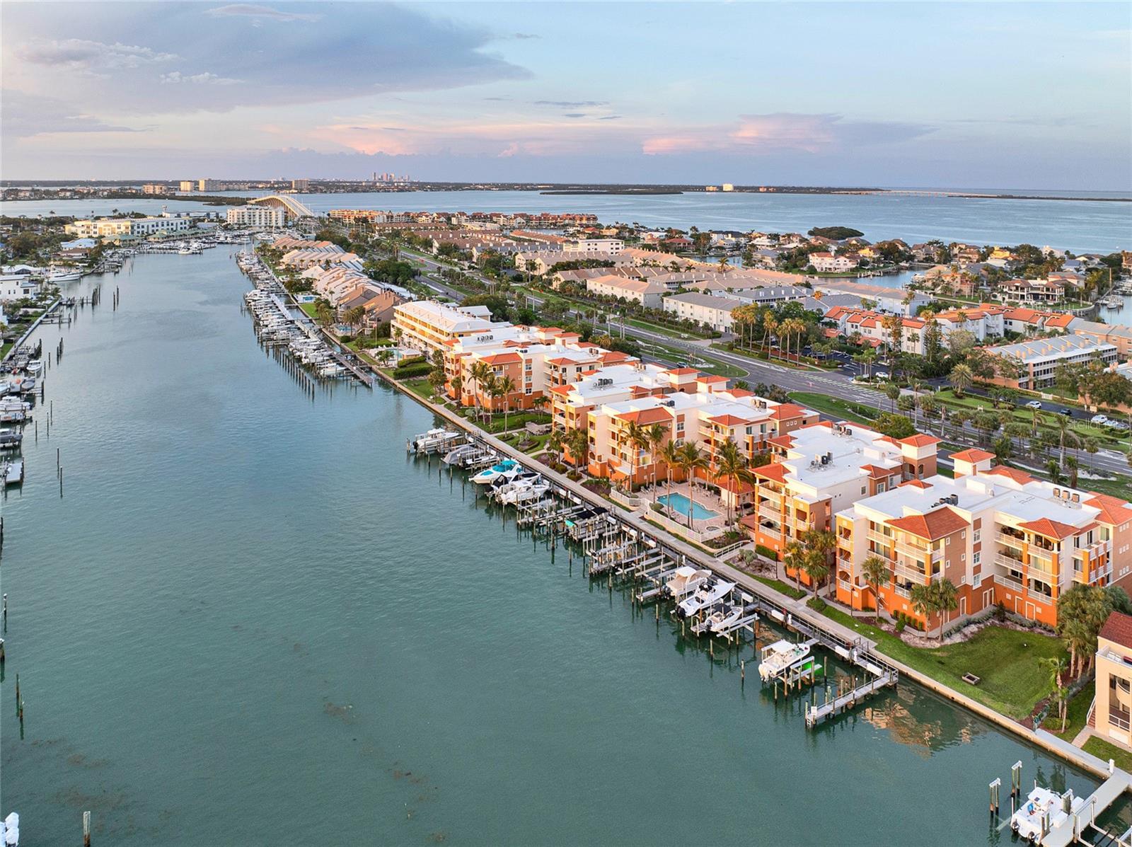 610 PINELLAS BAYWAY S 5202
