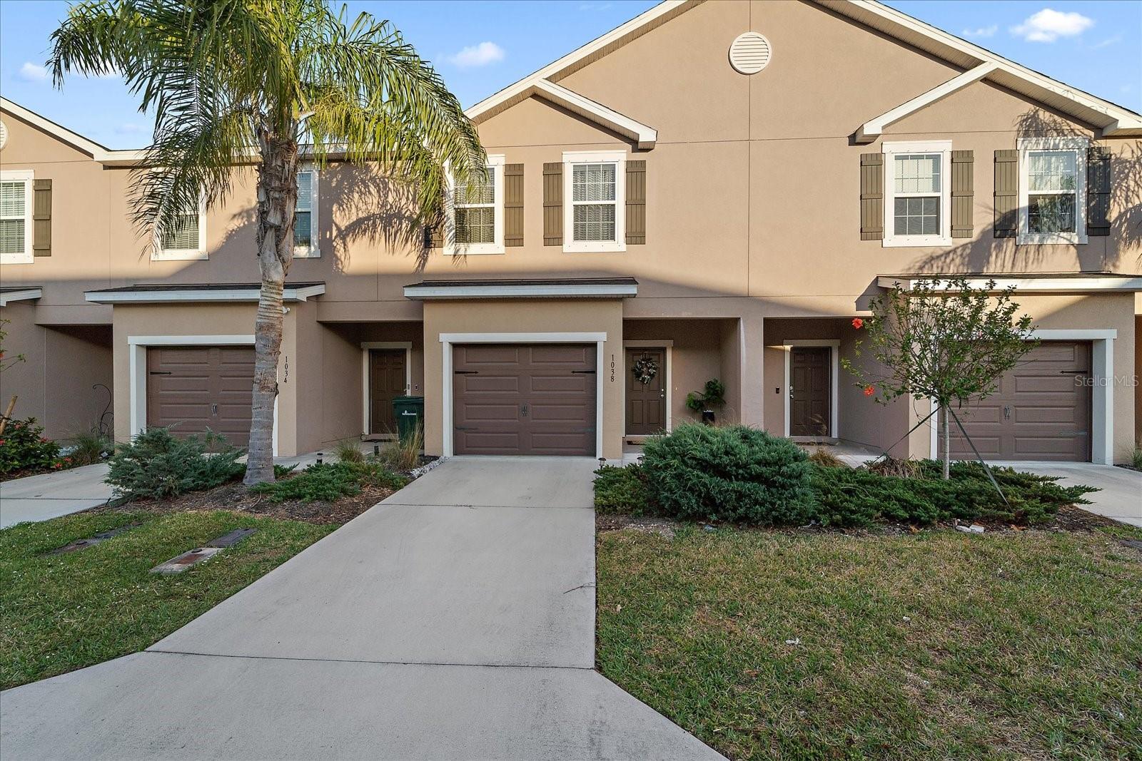Spacious 3-Bed, 2.5-Bath Townhouse in the Heart of Sarasota!
Welcome to this beautiful 3-bedroom, 2.5-bathroom townhouse in the highly desirable Sarasota area! Offering modern comforts, spacious living, and a prime location, this home is perfect for families, professionals, or anyone looking to enjoy the best of Florida living.
Spacious & Open Layout – Bright and airy living spaces perfect for entertaining.
Modern Kitchen – Equipped with stainless steel appliances, ample cabinetry, and a breakfast bar.
Primary Suite Retreat – Features a walk-in closet and en-suite bathroom for ultimate relaxation.
Two Additional Bedrooms – Great for family, guests, or a home office.
Private Patio – Enjoy outdoor relaxation right at home.
Attached Garage – Secure parking and extra storage space.
Prime Sarasota Location:
Minutes from stunning beaches, shopping, dining, and entertainment.
Easy access to top-rated schools and major highways.
Close to parks, golf courses, and outdoor activities.
Don’t miss the opportunity to live in this fantastic Sarasota townhouse—schedule a tour today